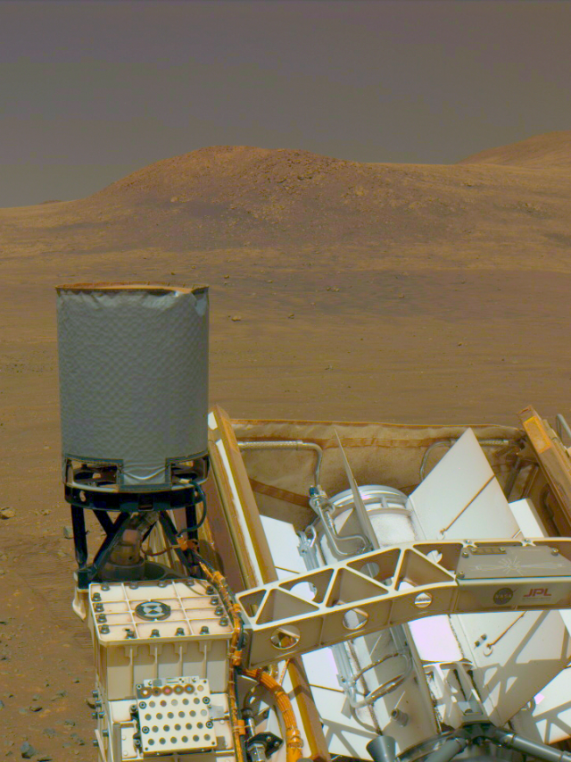NASA's perseverance Mars rover takes a bite from “krokodillen”