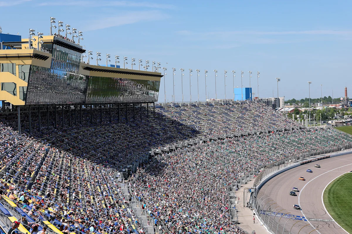 NASCAR: Kyle Larson's Kansas wins NASCAR in front of a bunch of empty seats