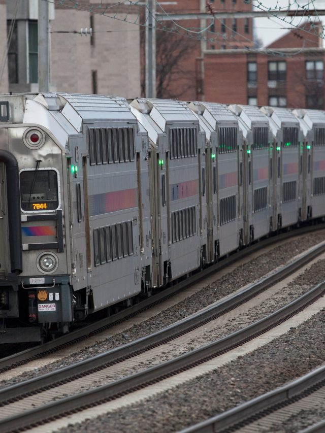 NJ Transit Strike Strupts interrupts travel to Yankees-Mitt, Knicks playoff showdown