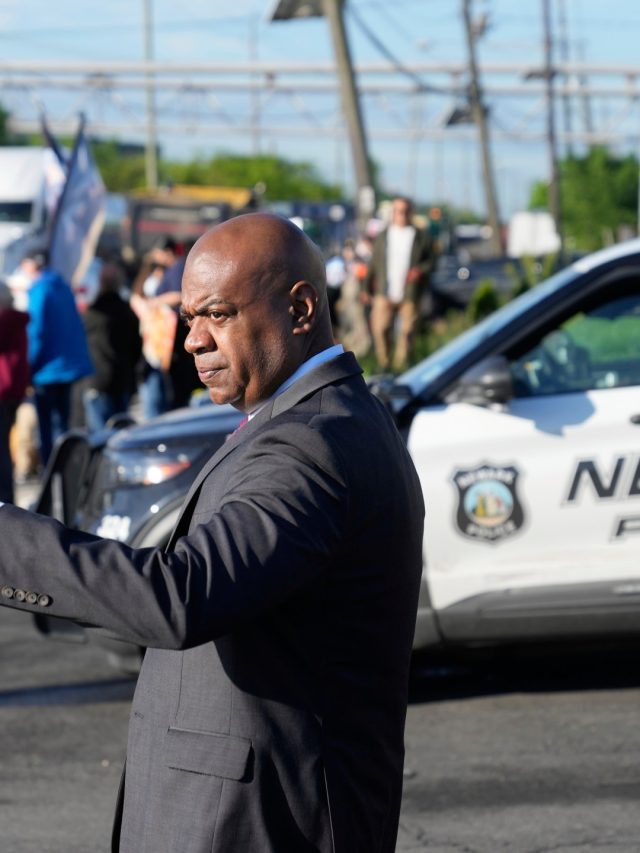 Newark Mayor Ras Baraka arrested during protests at Ice Detention Center | Immigration News