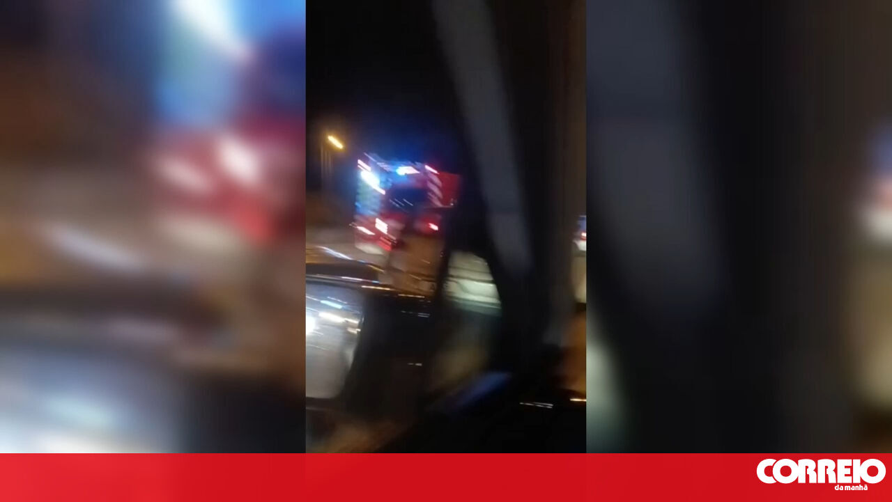 No Rio de Janeiro – Portugal, quatro pessoas ficaram feridas em uma colisão entre dois carros no IC19