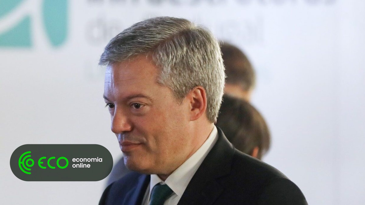 O Presidente Gaia renunciou em junho depois de decidir perder a autoridade do Tribunal Constitucional