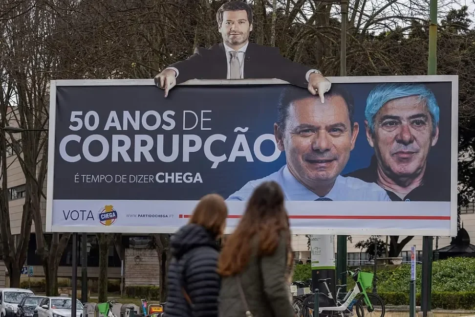 O Tribunal rejeita o pedido do Montenegro de retirar o pôster da chegada