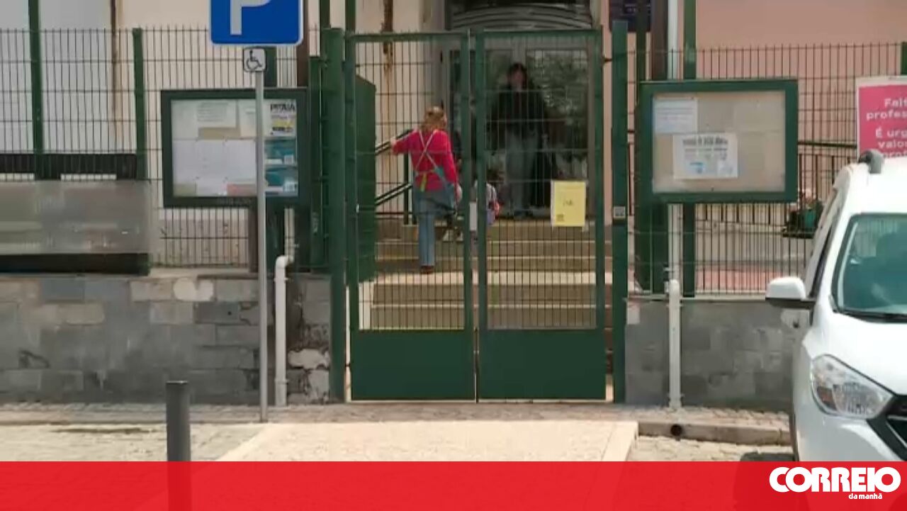 O bebê que fica na Escola de Odivilas foi entregue às mães – Portugal