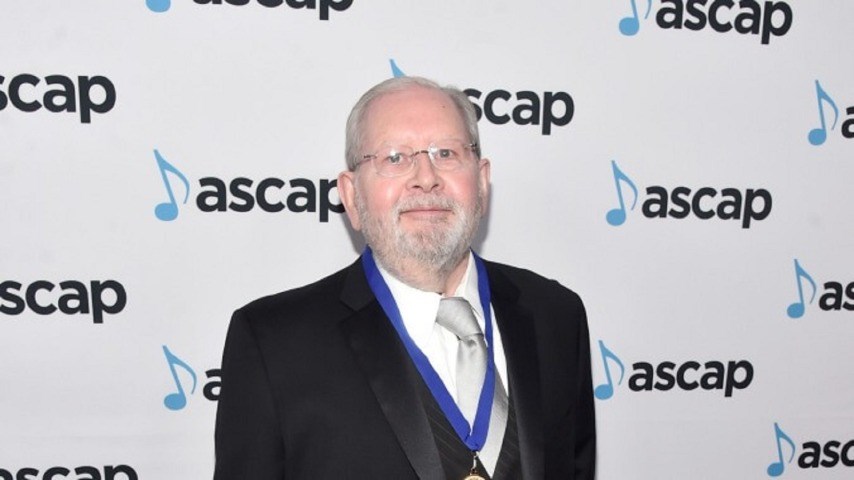 O compositor Alf Clausen está morto, ele abre música para fãs dos Simpsons |