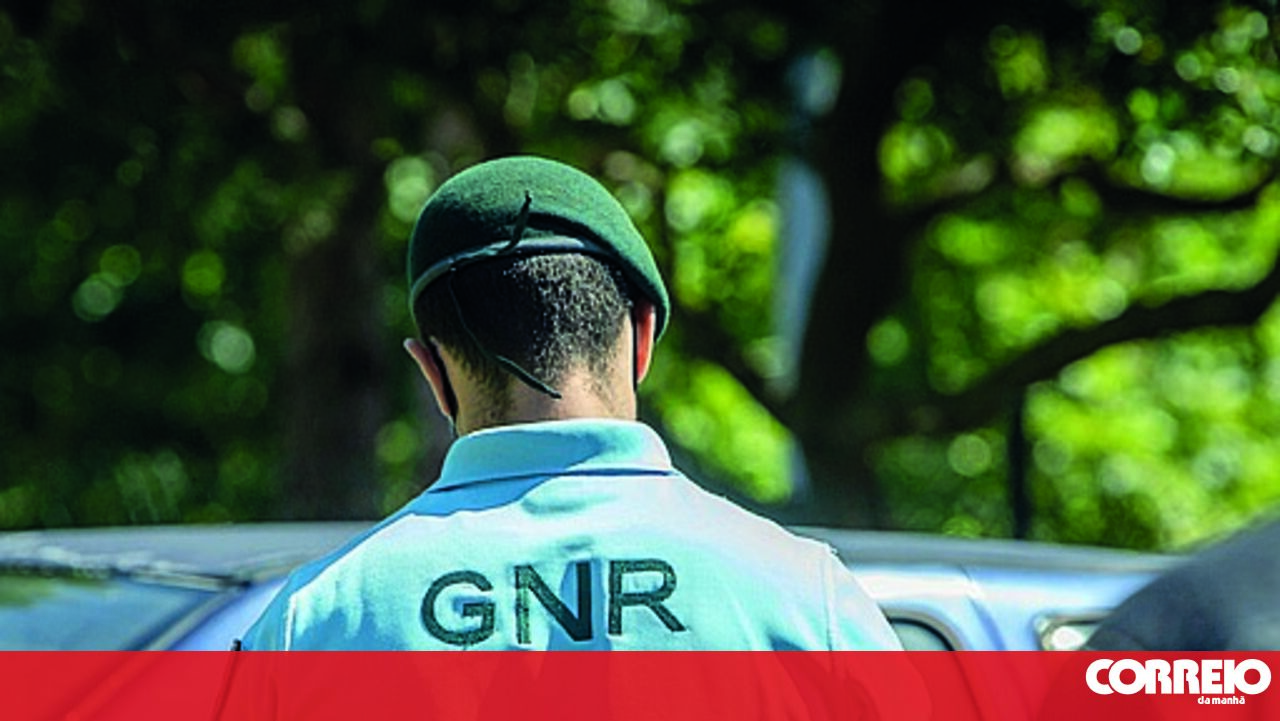 O homem é detido para Águeda City Park – Portugal