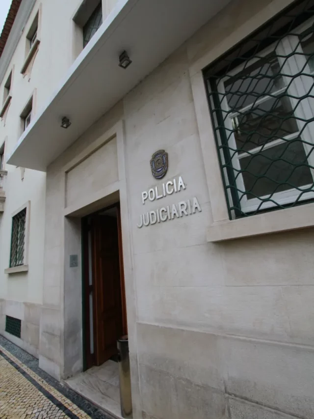 O judiciário demolia um grupo dedicado à imigração ilegal
