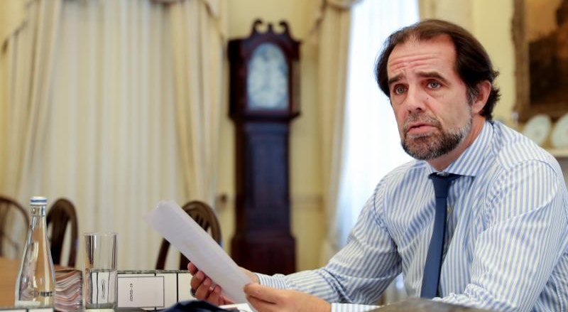O líder do governo da Madeira diz que continuará a assumir o cargo, mesmo se cobrar