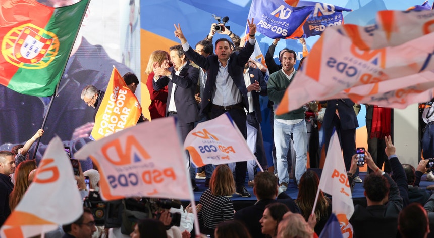 O terceiro dia da campanha foi marcado pelos 51 anos do PSD e convocado Cavaco