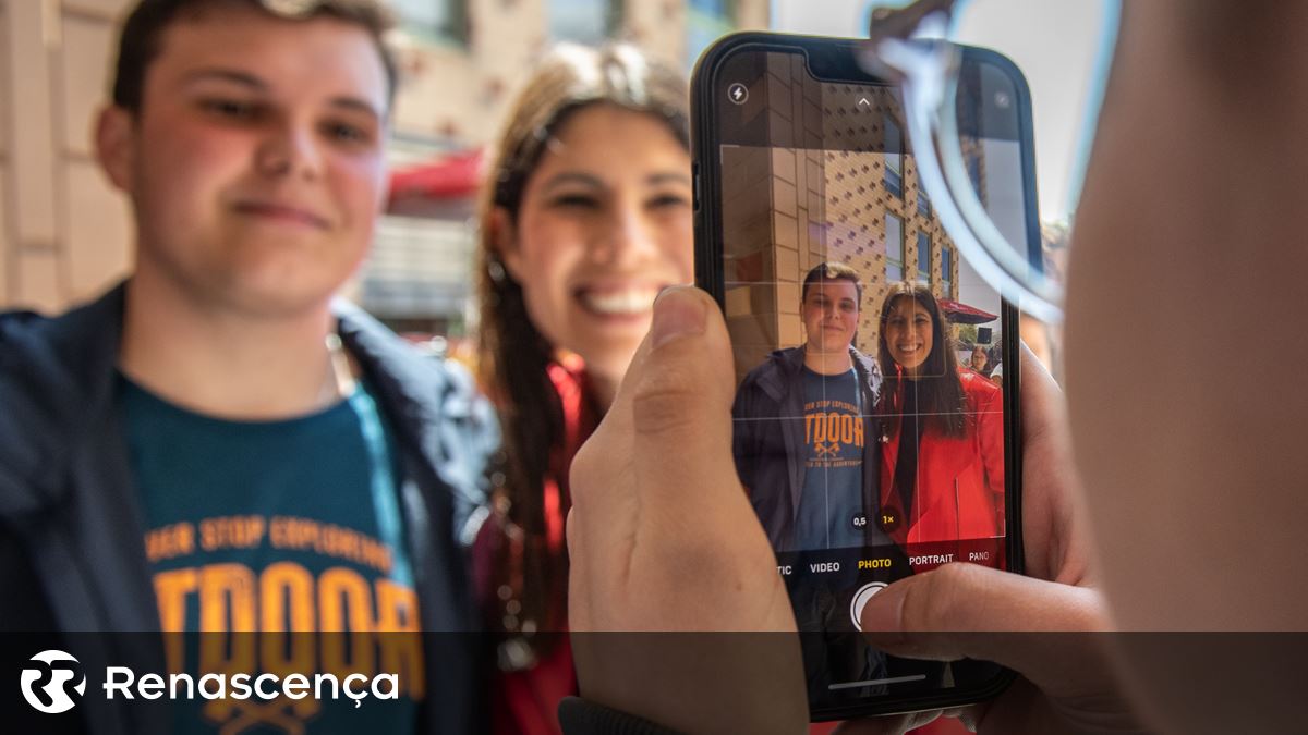 Os bairros de esquerda conduzem movimentos digitais e de porta em porta para capturar votos “invisíveis”