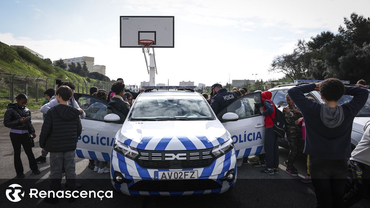 Os estudantes suspensos batem colegas na Vila Real School