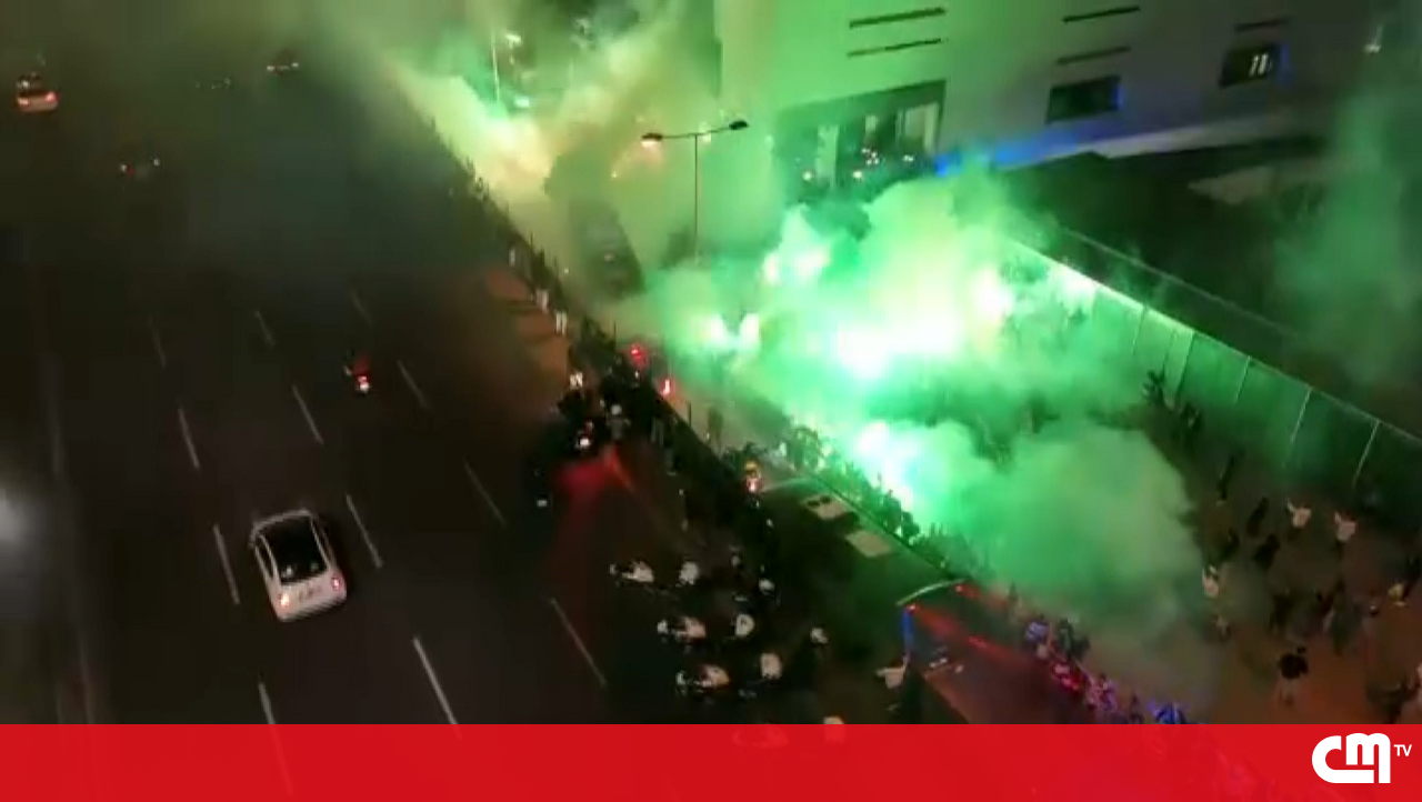 Os fãs de esportes comemoram o Alvalade na equipe Rui Borges – Vídeo
