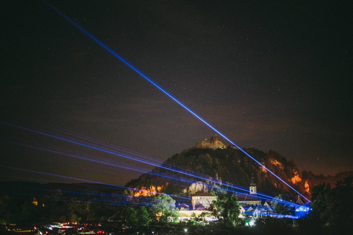 Os lasers de alta potência conseguem destruir o drone de combate. Israel se torna estreia mundial