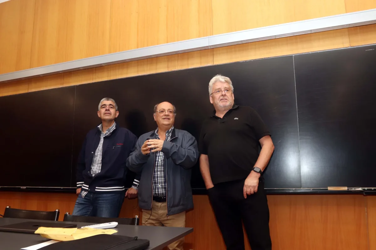 Os professores “rei da internet” e “sorridente” dizem adeus ao ensino