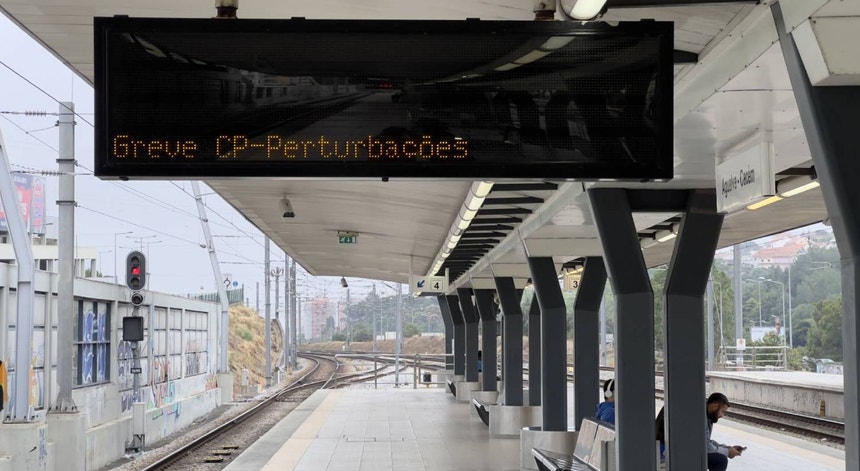 Os trens param em todo o país devido à greve de CP