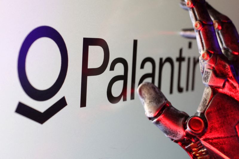 Palantir demand for AI improves annual revenue forecasts, but investors are not impressed