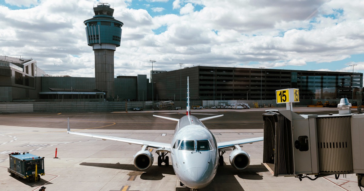 Passenger planes must be suspended to avoid runway collisions at LaGuardia Airport in New York
