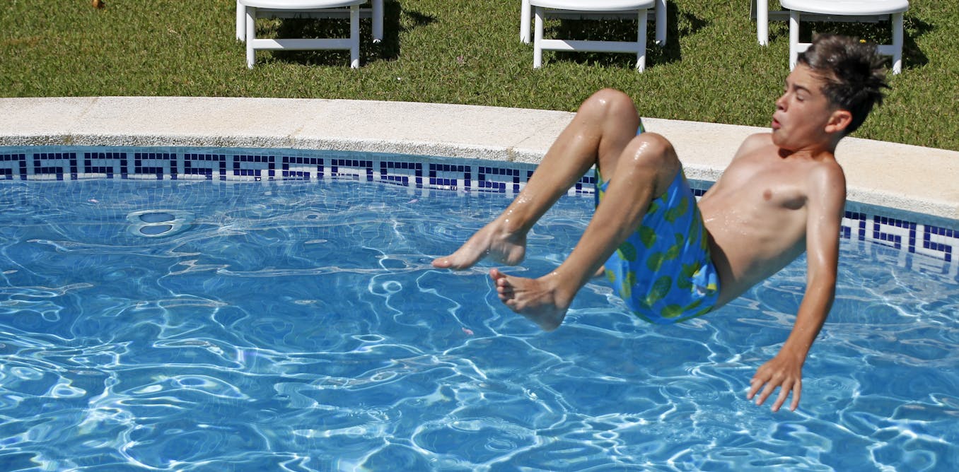 Physics behind the huge splash in the swimming pool