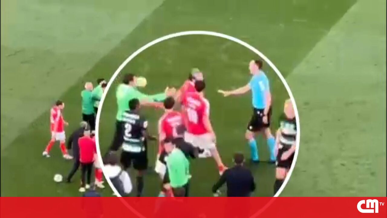Proficiente nesta partida e o jogo entre esportes e árbitros presenciais invade o gramado-vídeo