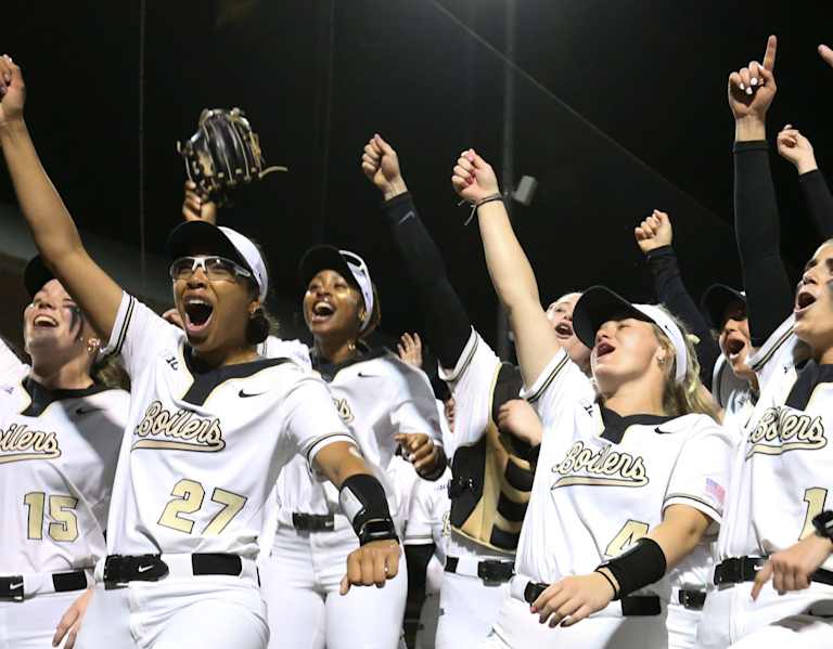 Purdue softball reaches top 10 semifinals