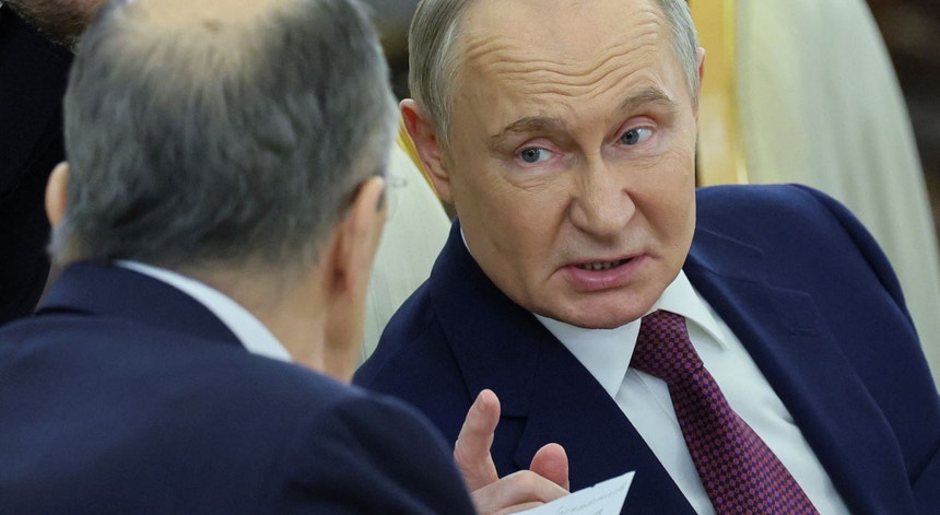 Putin assume aliados com nova “estabilidade estratégica global” em segundo plano