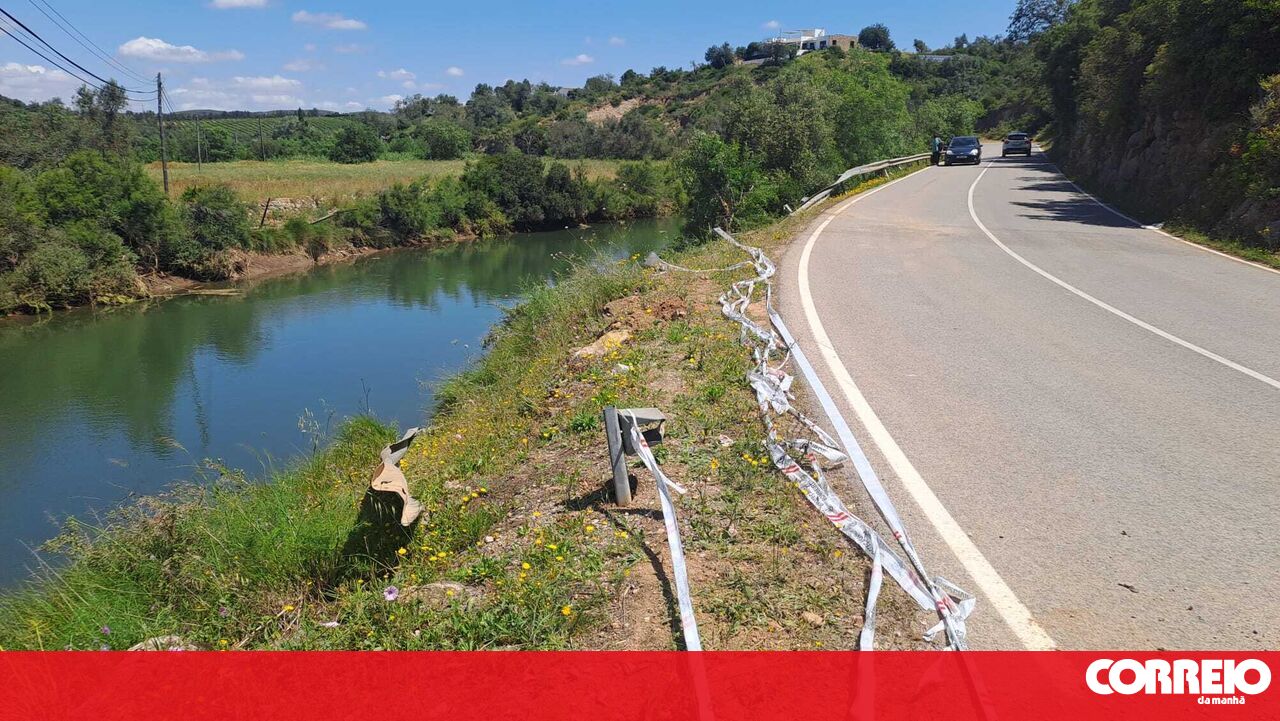Quatro amigos desaprovam a morte em Tavira – Portugal