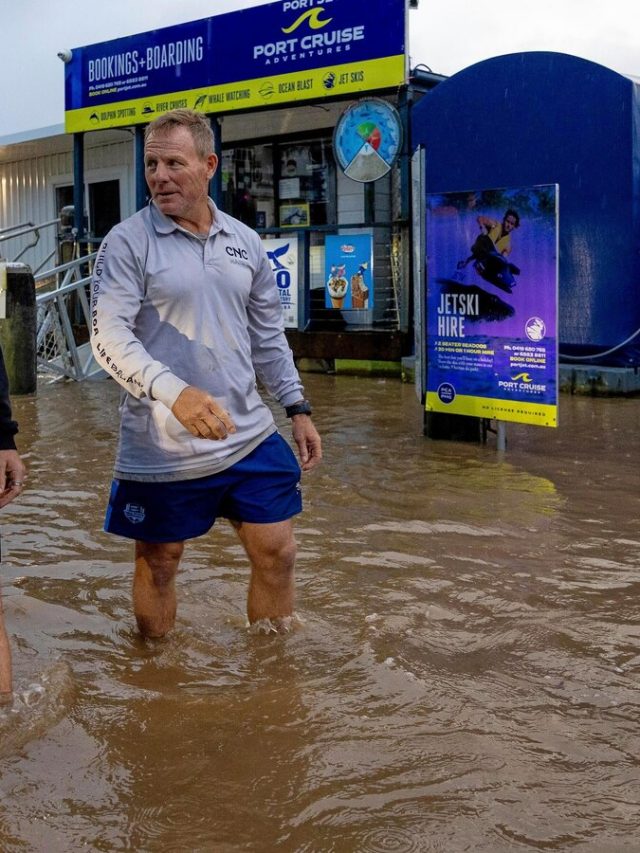 Record floods in eastern Australia kill 2 people and disappear 2 people