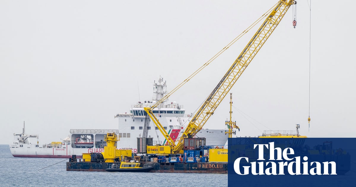 Recover Mike Lynch’s superyacht suspended surgery after diver’s death | Italy