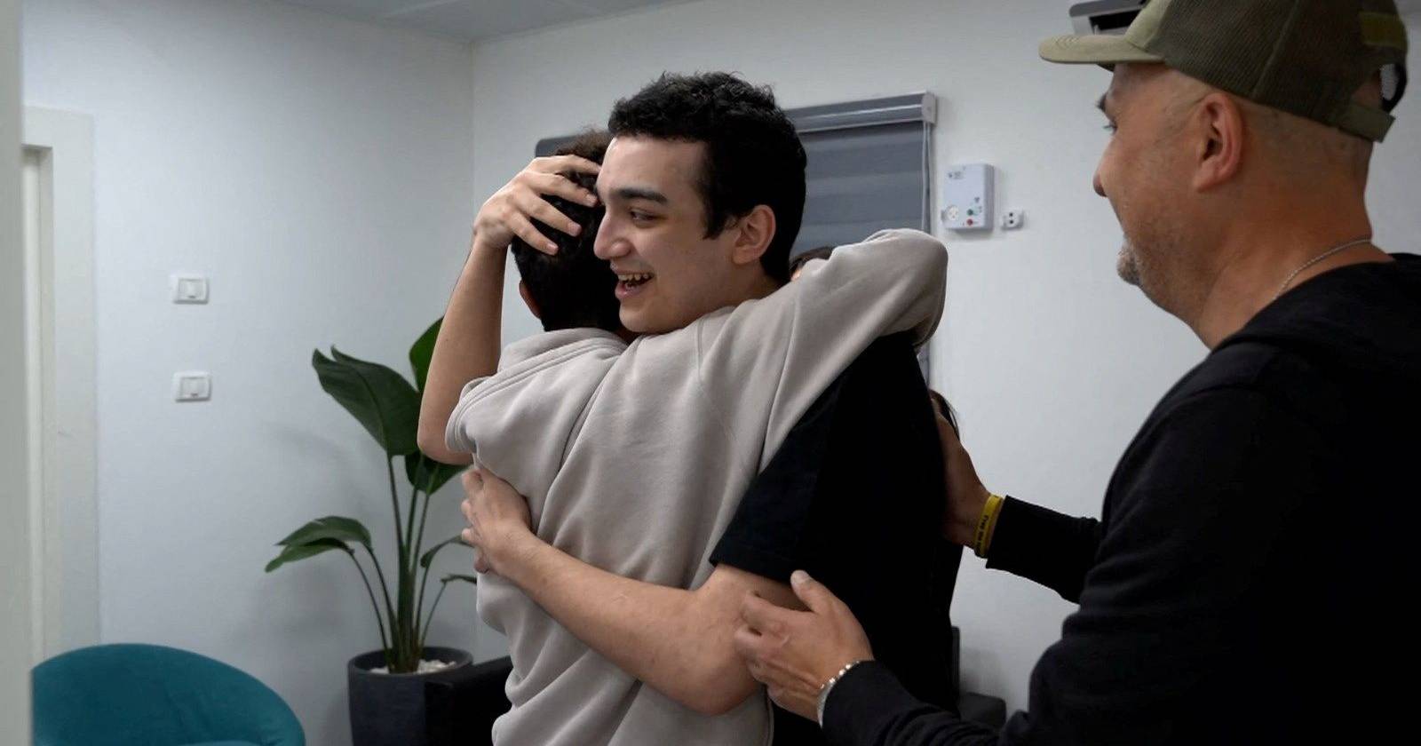 Refém israelense-americano Edan Alexander é libertado, o Hamas espera “negociar cessar-fogo sustentável”