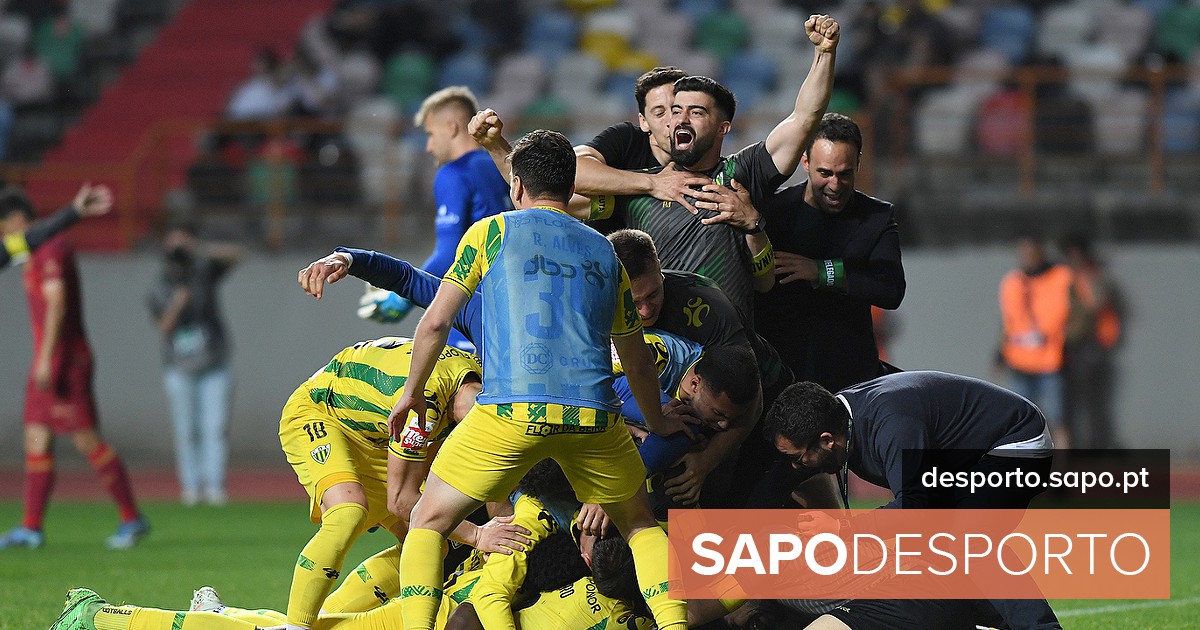 Relatório: milhares de pessoas, música e bombeiros recebem jogadores da Tondela-II Liga