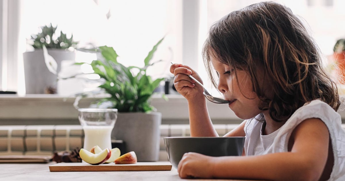 Research shows that girls who eat healthy diets may be unlikely to start puberty early.