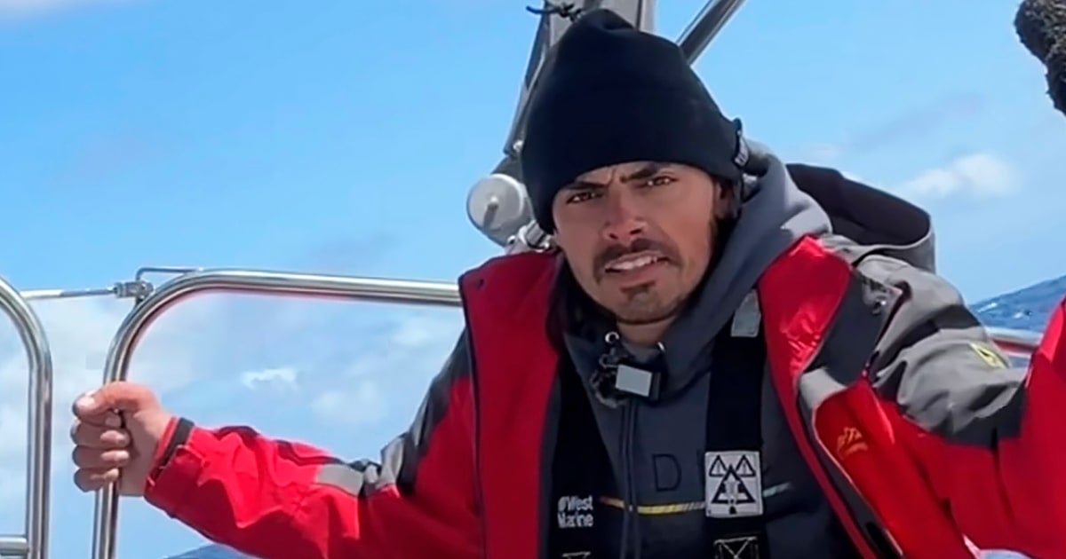 Sailing from Oregon to Hawaii after resigning, bringing a man to become a social media star with a cat