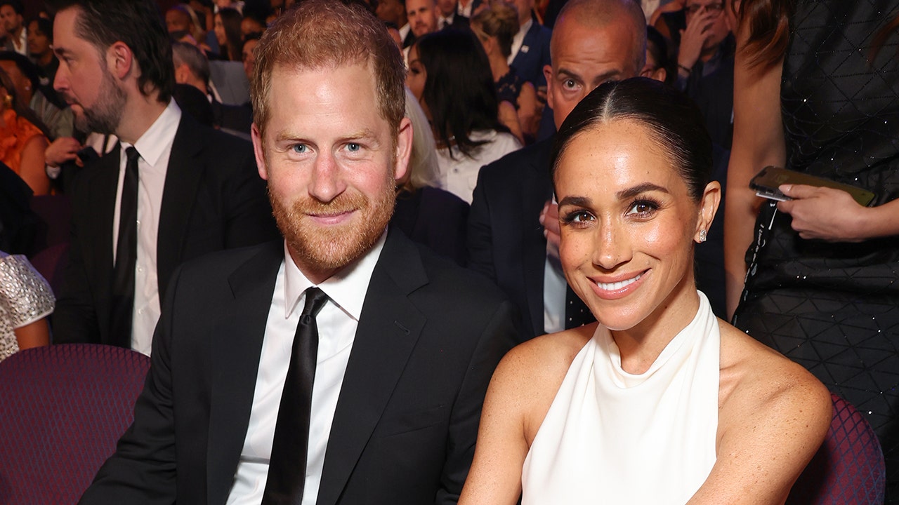 “Saturday Night Live” jokes with Prince Harry and Meghan Markle