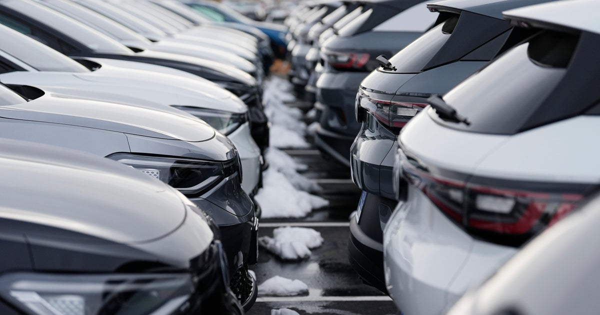 Senate Republicans aim to revoke California's automobile emission standards, which Democrats call “nuclear choice”