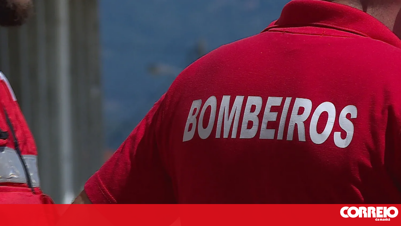 Sete carros afetados pelo incêndio em Alcantarilh Scrap – a um minuto