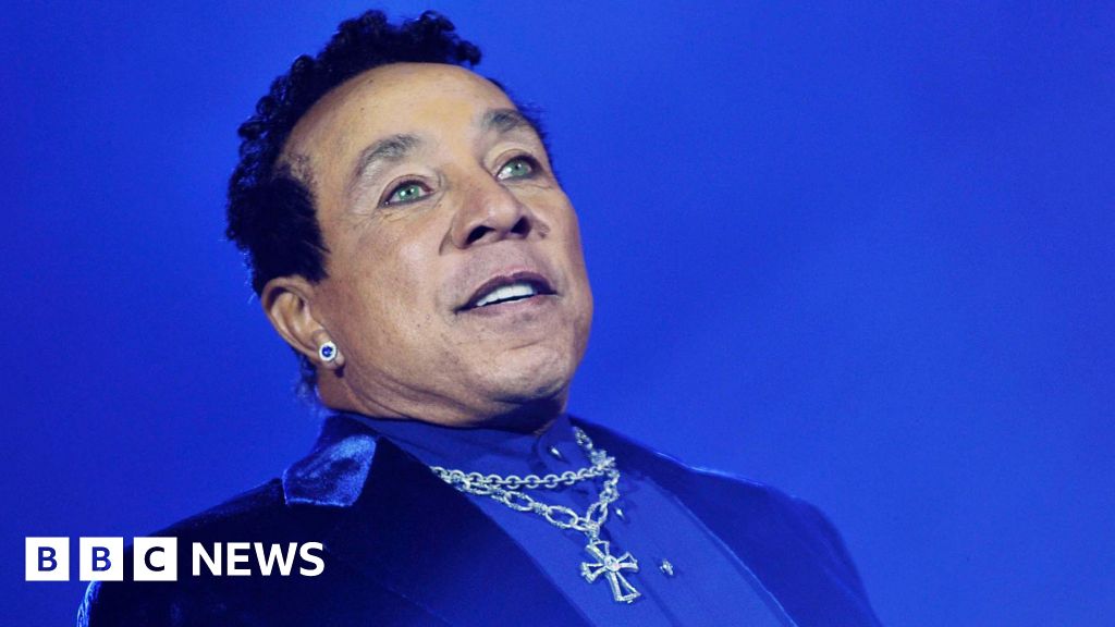 Smoky Robinson is attacked by former housekeeper