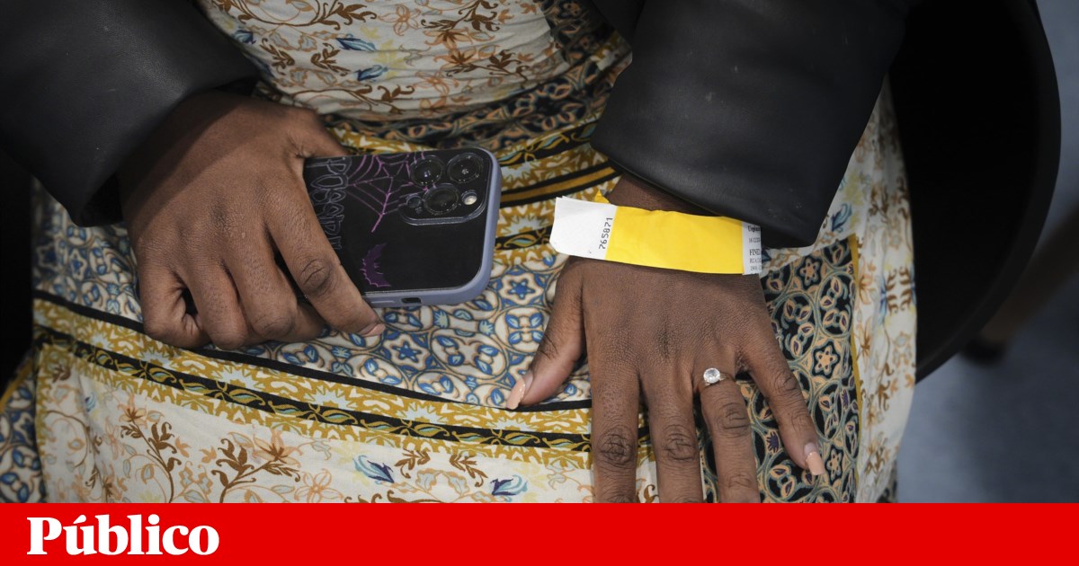 Sobre anúncios no grupo silencioso em seu plano de visitar o NHS | Imigração