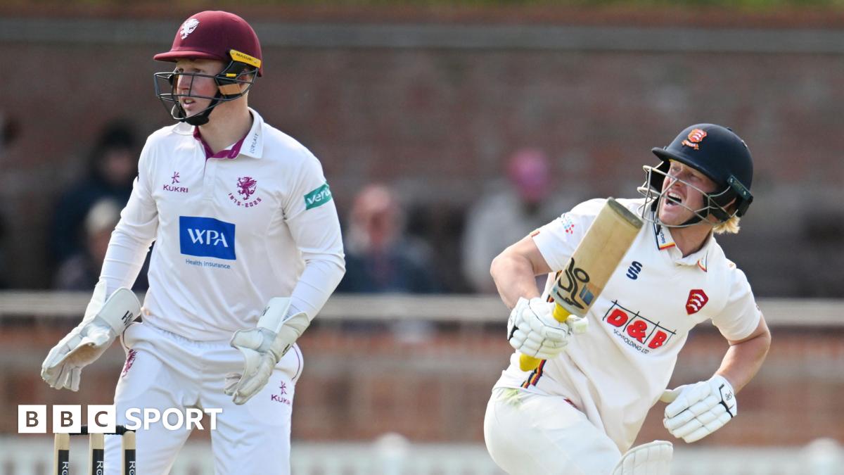 Somerset sets up victory chances against Essex