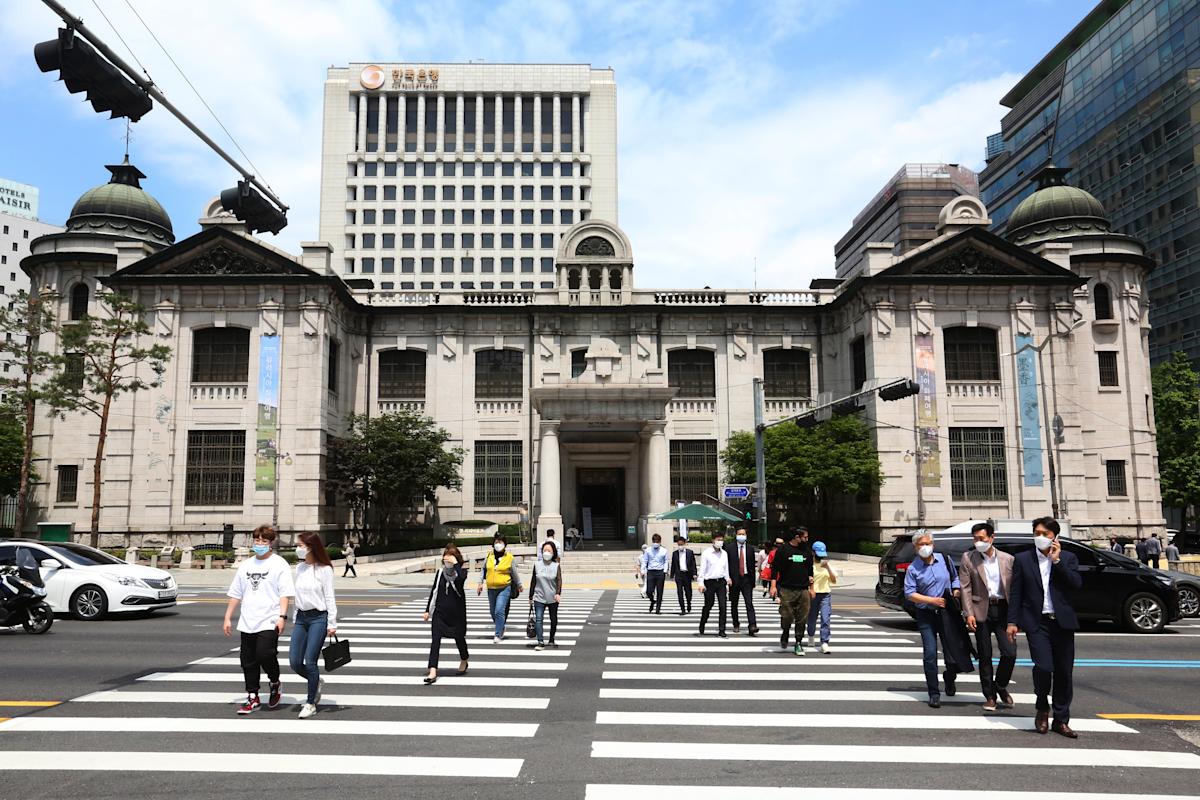 South Korea's central bank cuts borrowing costs to care for slow economy