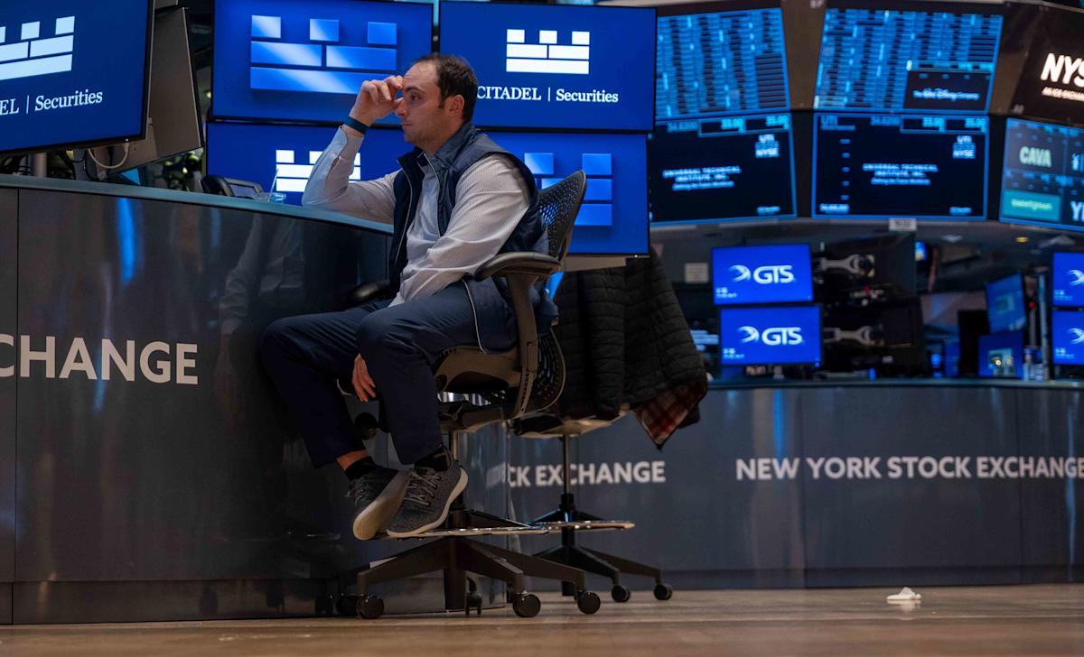 Stock market lowers U.S. credit rating downgrade