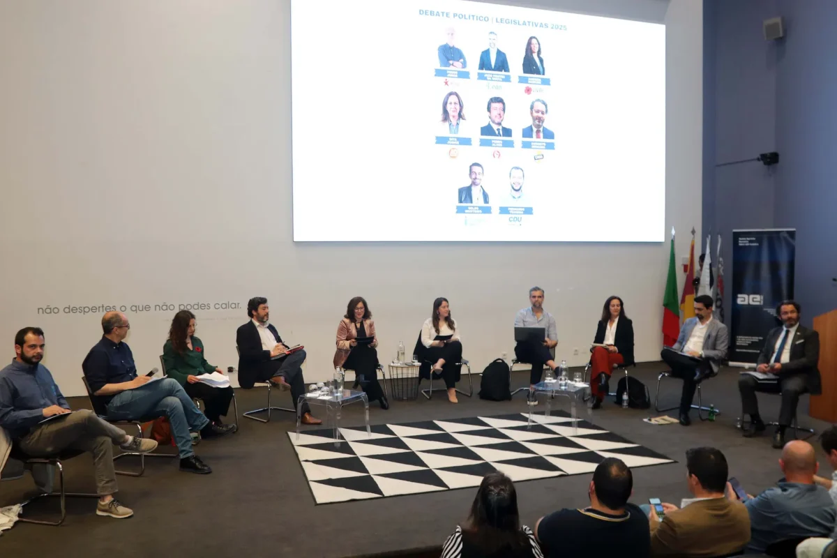 Suborno e acomodação no ISCAC Debate Center