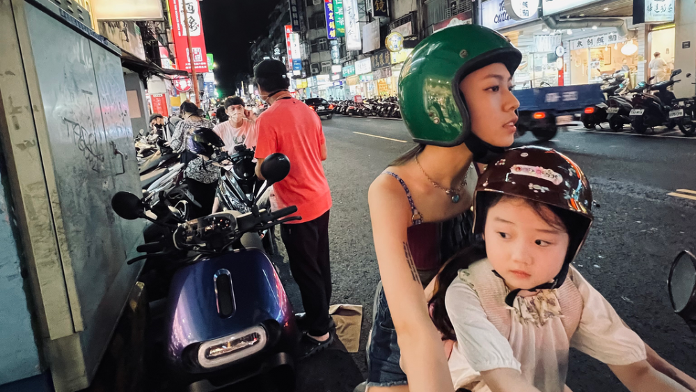 Taiwan sees growth, Sisie Mucheng's tsou “Left-handed Girl” critic Zhou