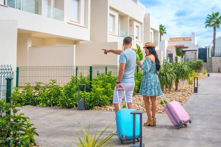 The U.S. vacation rental market collapses as second home purchases have higher interest rates than ever and resumes office tasks