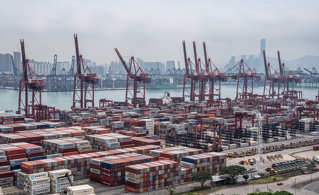 The United States and China agree to significantly reduce tariffs