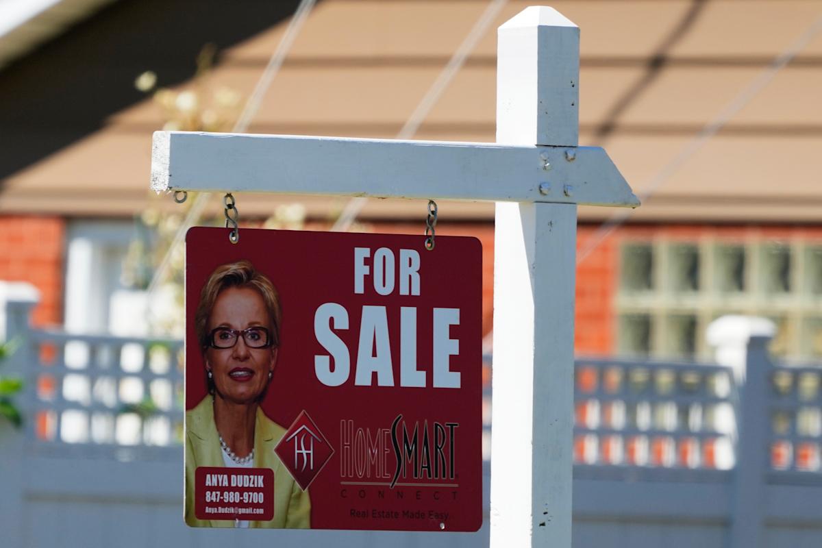 The average interest rate for 30-year mortgages in the U.S. rose to 6.89%, the highest level since early February