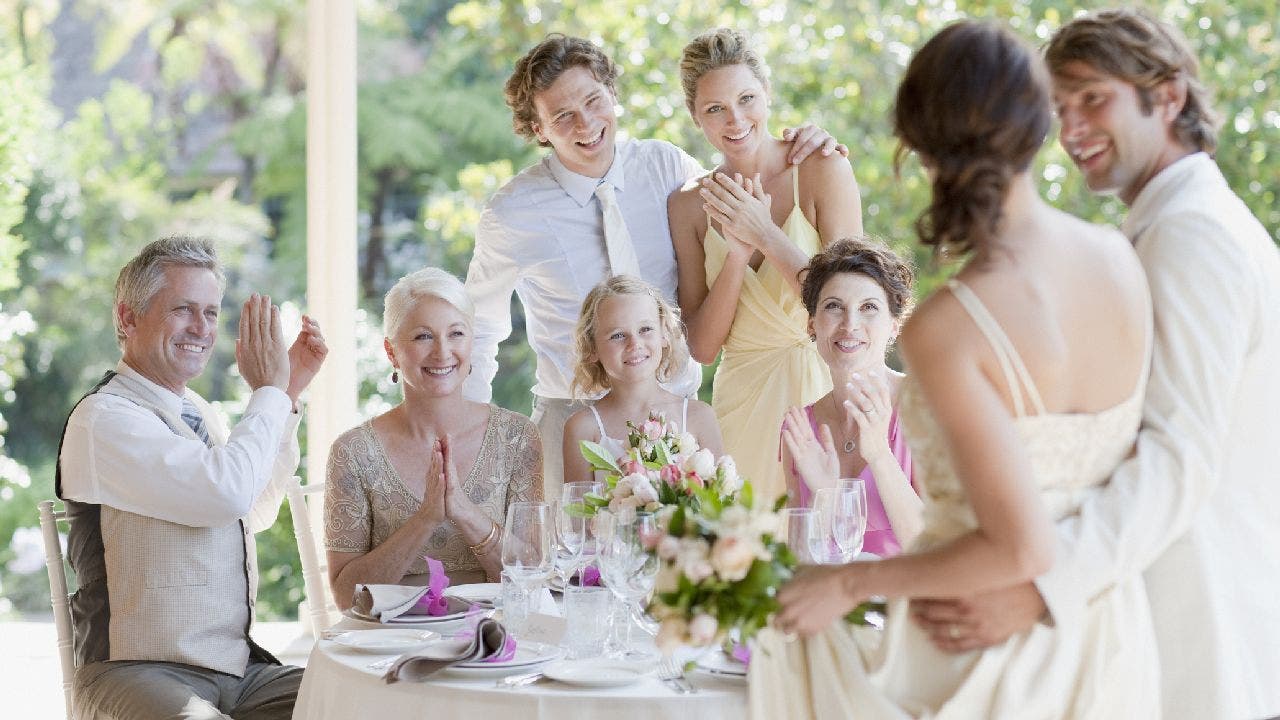 The happy marriage characteristics of the Bible emphasize generosity, faith and common values