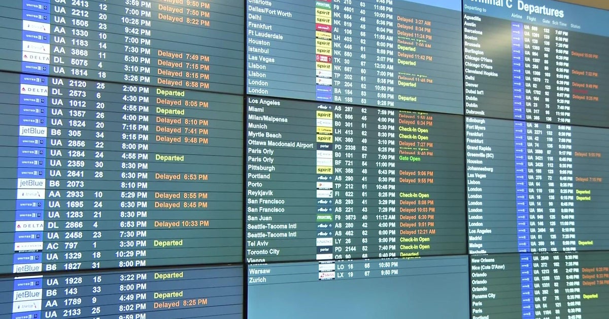 To address the delays at Newark Airport, federal airlines should take these steps, United Airlines CEO said