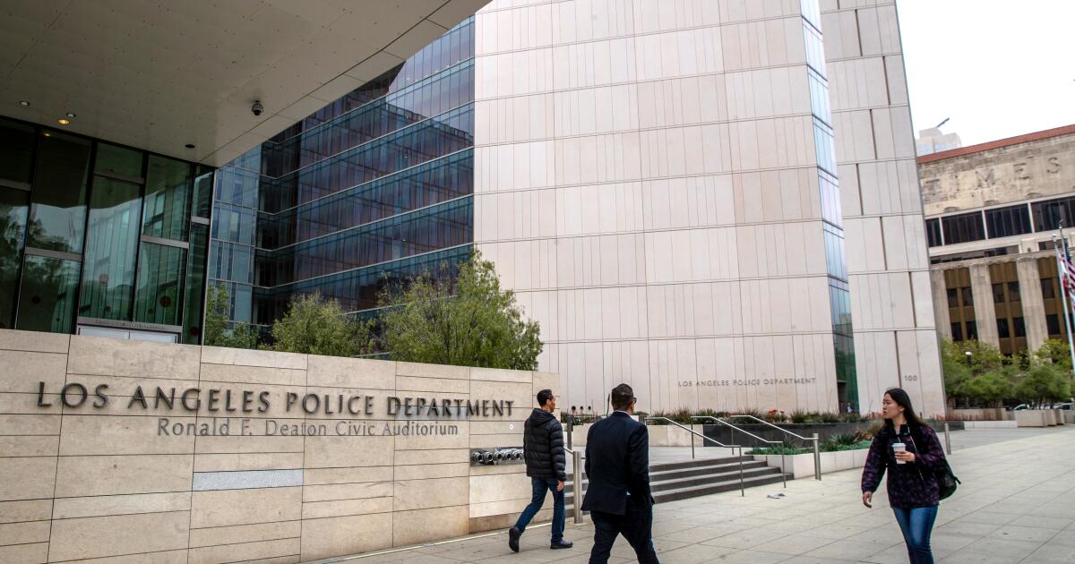 To avoid layoffs, members of the Los Angeles Council seek to lay off employees