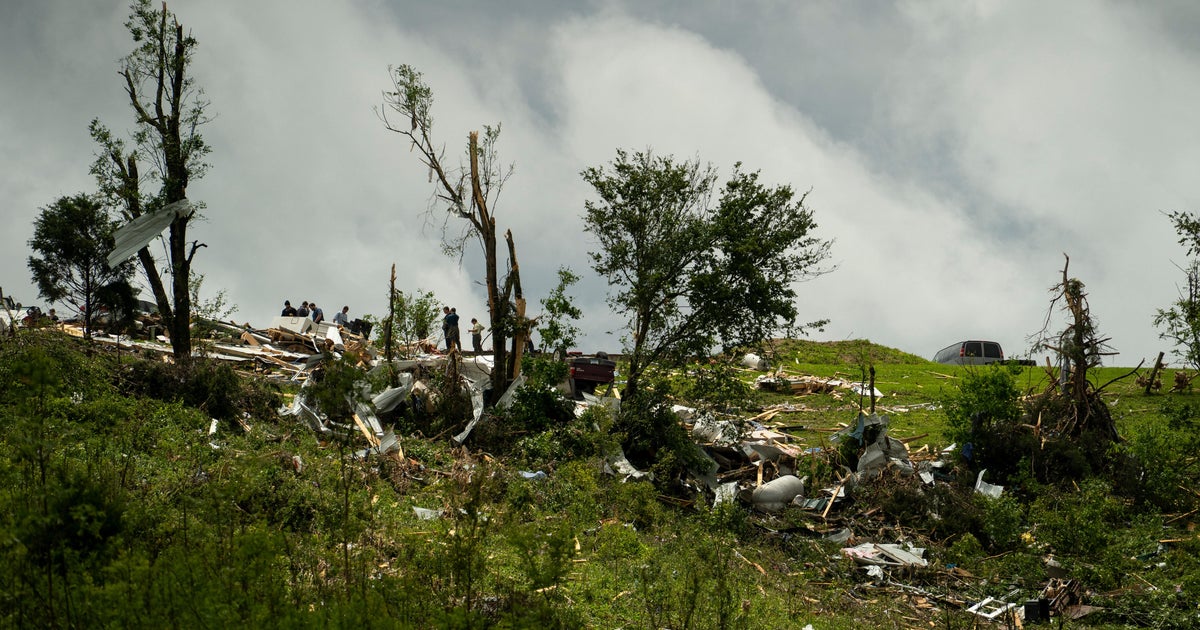 Tornado warning in the south after the storm passes through Kentucky, killing 1