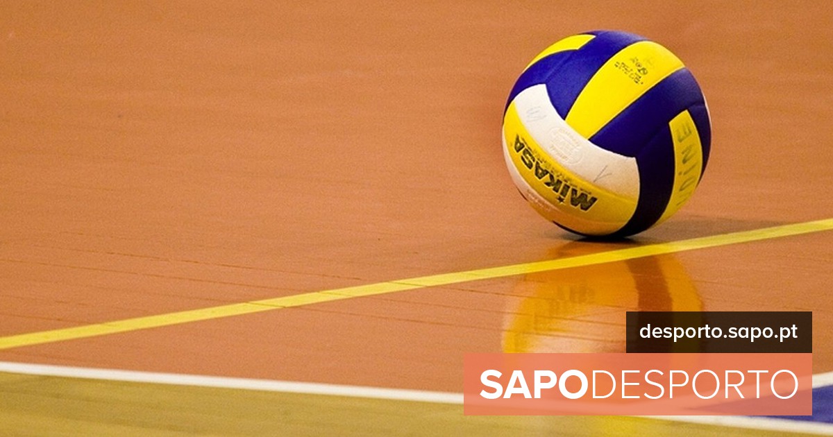 Trabalhando e sacrificando com o sucesso do treinador de vôlei feminino – Vôlei